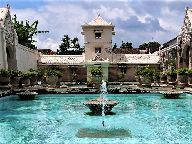 Yogyakarta Palace and Taman Sari Water Castle Tour