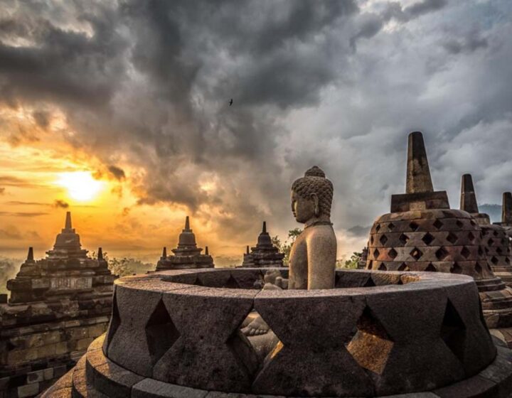 Borobudur Sunrise Tour On The Temple Structure